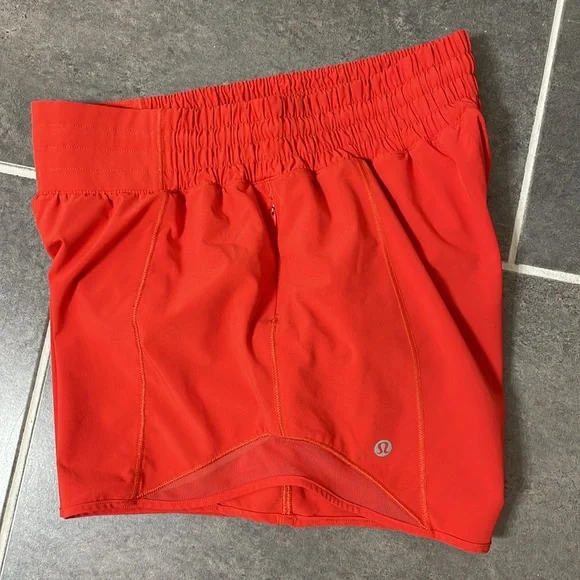 Lululemon Hotty Hot High-Rise Lined Short 4" size 6 - Picture 3 of 8